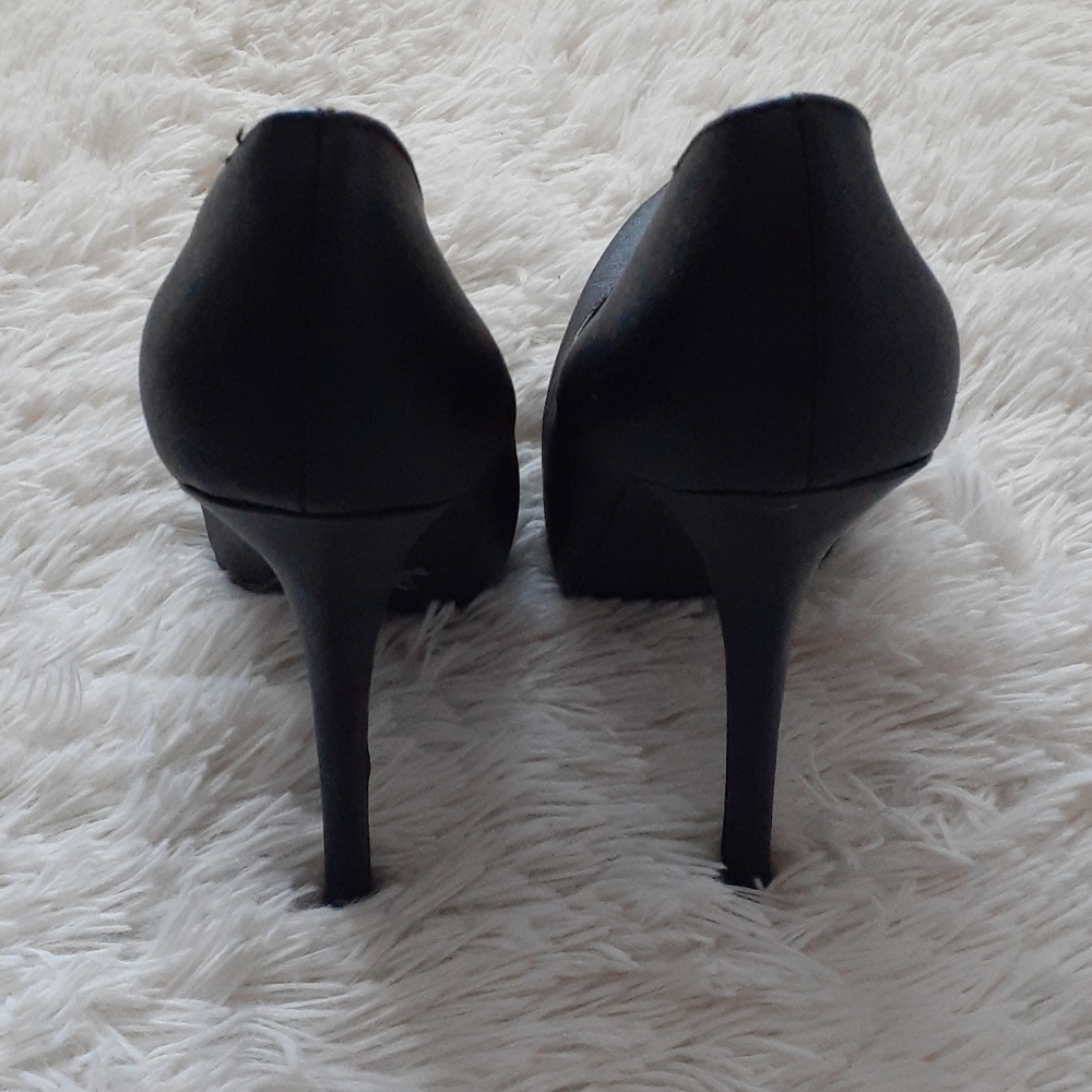 QUPID Black Platform Pumps - Picture 4 of 4